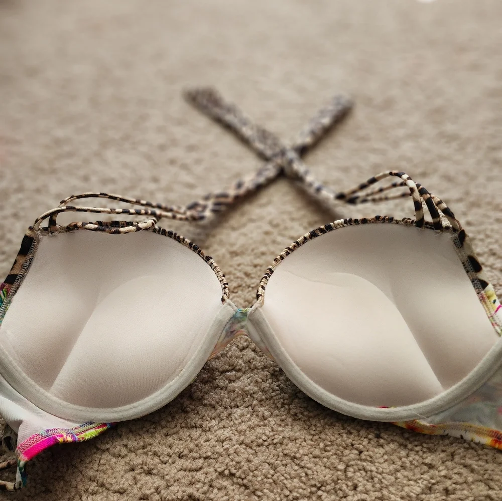 Victoria Secret Bombshell bathing suit top 34D - Picture 2 of 4
